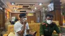 Bất chấp lệnh cấm, cơ sở massage vẫn mở cửa phục vụ khách
