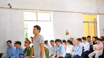 Chiếm đoạt hơn 100 tỷ đồng của ngân hàng để cá độ bóng đá và chơi game