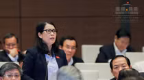 Đại biểu tranh luận việc có hay không lao động nữ trên 35 tuổi bị sa thải tràn lan 
