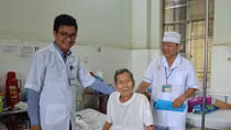 Thay khớp háng thành công cho cụ ông U100 ở Cà Mau. 
