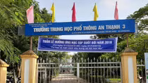Học sinh xin đổi giáo viên vì thường xuyên bị đánh