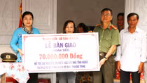 Công an tỉnh Sóc Trăng bàn giao nhà tình thương 19/8