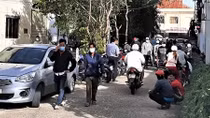 Chen nhau xét nghiệm COVID-19