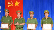 Khen thưởng tập thể, cá nhân có thành tích ngăn chặn đua xe trái phép