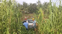 Xe ô tô “lùa” xe gắn máy, 5 người thương vong