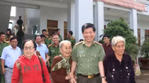 Lãnh đạo Bộ Công an tri ân gia đình chính sách
