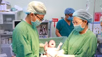 Đón những “thiên thần” cất tiếng khóc chào đời vào thời khắc giao thừa 