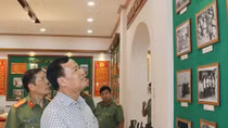 Dâng hương tưởng niệm các Anh hùng liệt sỹ Đội cảm tử quân Lê Bình 