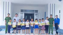Thắp sáng đường quê thị xã ven biển Vĩnh Châu