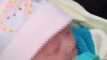 Bé trai sơ sinh bị bỏ rơi trên ghế đá giữa đêm khuya