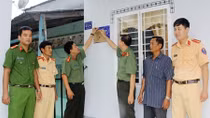 Trao nhà tình nghĩa cho cán bộ chiến sỹ Công an khó khăn về nhà ở