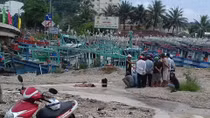 Thi thể người đàn ông trôi trên sông Dương Đông