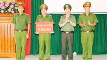 Khen thưởng Ban Chuyên án phá đường dây ma túy ở Sóc Trăng 