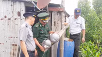 Thiết bị giám sát hành trình tàu cá gắn trên... nóc nhà 