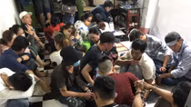 Không chấp hành giãn cách xã hội, 22 đối tượng tụ tập đánh bài ăn tiền