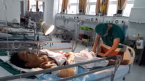 Phẫu thuật cho người bị băng chuyền cắt đứt cánh tay