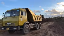 Bắt quả tang vụ khai thác đất trái phép ở Sóc Trăng