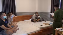 10 đối tượng "chui" vào khách sạn phê ma túy 