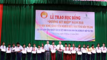 Trao 280 suất học bổng Dương Kỳ Hiệp cho học sinh, sinh nghèo hiếu học