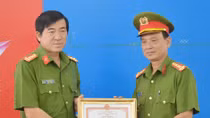 Công an Bạc Liêu khen thưởng phá vụ sản xuất thuốc thủy sản giả