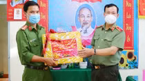 Thứ trưởng Lê Tấn Tới thăm, chúc Tết Công an xã ở Hậu Giang và Sóc Trăng 