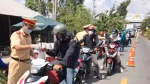 Hỗ trợ người dân vượt qua khó khăn trong mùa dịch COVID-19