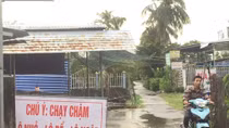 Bị mời lên làm việc… vì làm biển cảnh báo đường hư