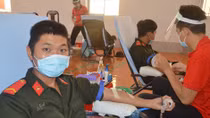Chiến sỹ nghĩa vụ tham gia hiến máu tình nguyện