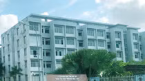 Một bệnh nhân mắc COVID-19 được chuyển lên tuyến trên điều trị
