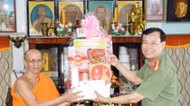 Công an tỉnh Bạc Liêu chúc Tết Chol Chnam Thmay của đồng bào Khmer