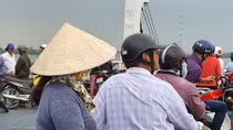 Không để người bán vé số bị đói khi nghỉ bán
