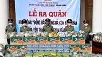 Những phần quà nghĩa tình kịp thời đến với bà con đang cách ly nơi xứ biển 