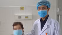 43 năm đóng bỉm do niệu quản “lạc trôi” 