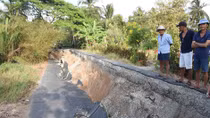 Đường giao thông ở Cà Mau tiếp tục sụt lún nghiêm trọng