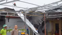 Lốc xoáy gây thiệt hại ngôi chùa ở Bạc Liêu 