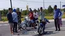 Tông vào hông xe tải ngày 29 Tết, một thanh niên nguy kịch 