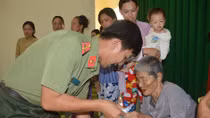 Hàng ngàn phần quà tết đến với đồng bào nghèo tỉnh Sóc Trăng