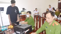Xuống cơ sở cấp căn cước công dân cho người dân 