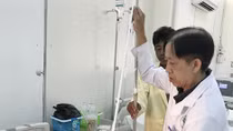 Nối thành công cánh tay phải cho cậu bé bị máy gặt chém đứt