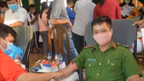 Công an huyện Cù Lao Dung hiến máu nhân đạo 