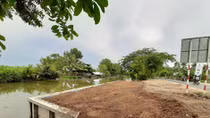 Doanh nghiệp ngang nhiên kè bê tông lấn chiếm dòng kênh 