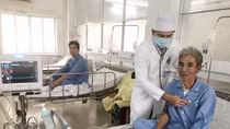 Phẫu thuật bắc cầu động mạch chủ không sử dụng máy tuần hoàn nhân tạo 