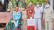 Nhiều cụ bà ở Trung tâm bảo trợ xã hội đóng góp, ủng hộ phòng chống COVID-19