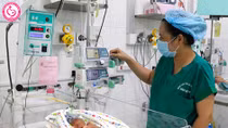 Bé gái sinh non 25 tuần, nặng 740g được cứu sống thần kỳ