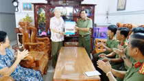 Công an Bạc Liêu thăm hỏi các thế hệ cán bộ lãnh đạo