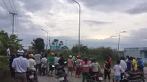 Thi thể người đàn ông với vết cắt trên cổ gần khu nhà ở sinh viên