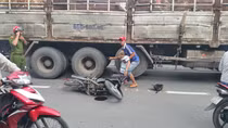 Người đàn ông bị xe tải cán nát chân