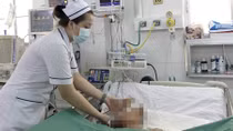Cứu sống bệnh nhân ho ra máu sét đánh nguy kịch