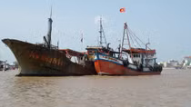 Tàu “ma” trôi dạt trên vùng biển Bạc Liêu