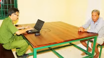 Bé gái 12 tuổi bị cha dượng giở trò đồi bại